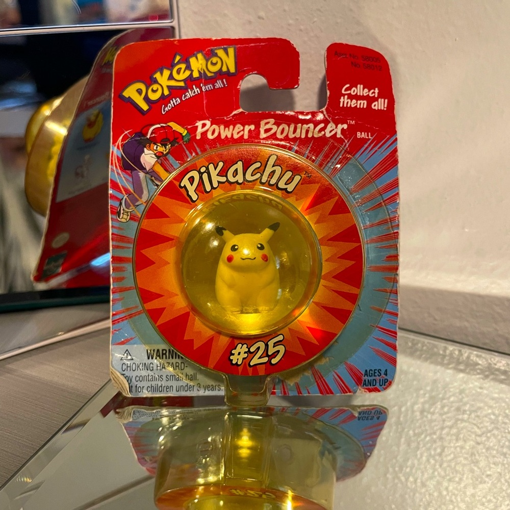 Vintage Nintendo PIKACHU bouncy ball collectible made in 1995-1999!